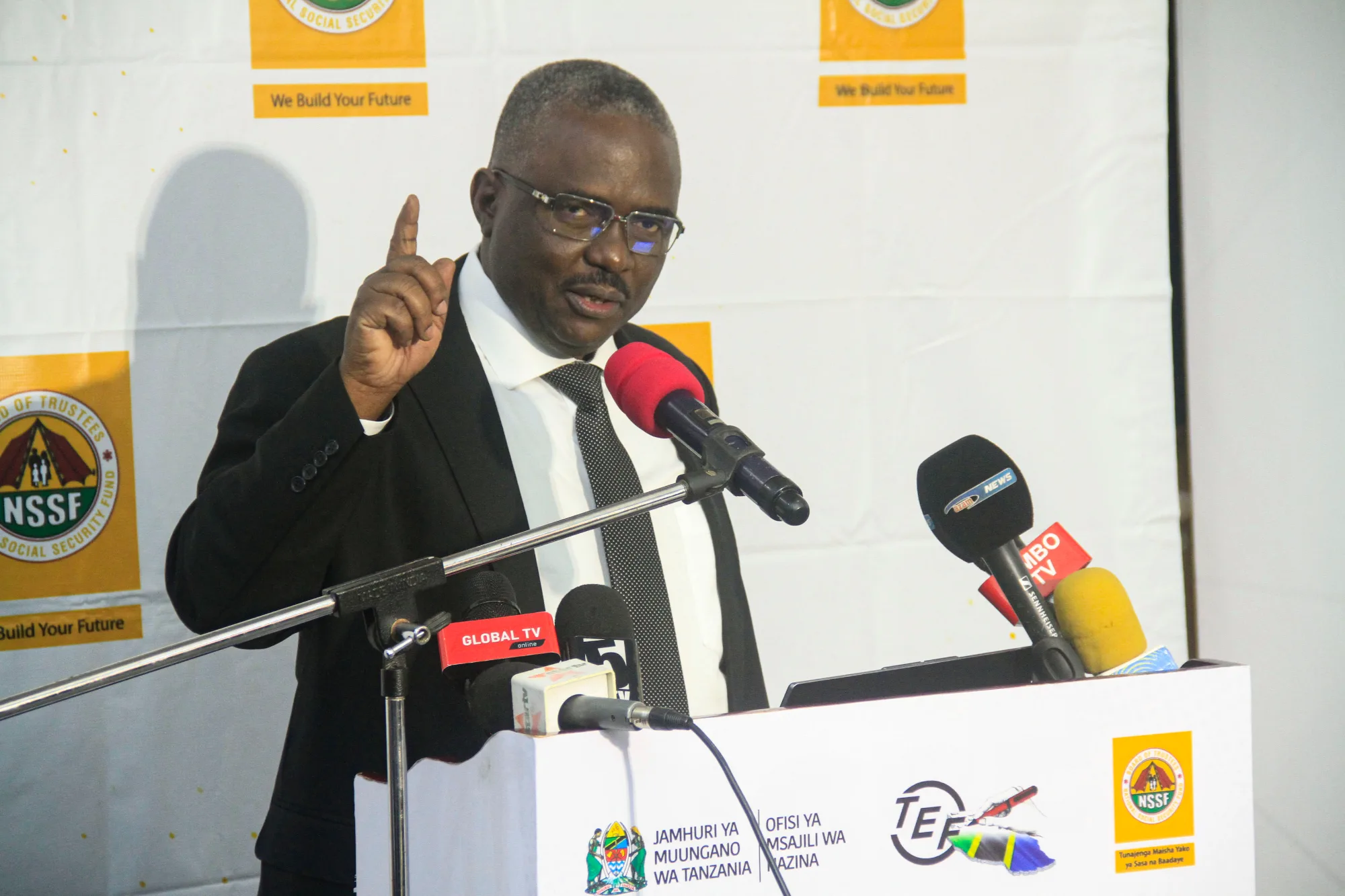 Mkurugenzi Mkuu wa NSSF, Masha Mshomba, akizungumza na wahariri alipokutana nao jijini Dar es Salaam kuelezea mafanikio ya mfuko huo.