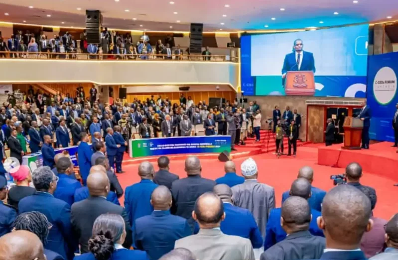 Baadhi ya washirika wa jukwaa hilo wakisikiliza hotuba ya Makamu wa Rais Deogratius Ndejembi.